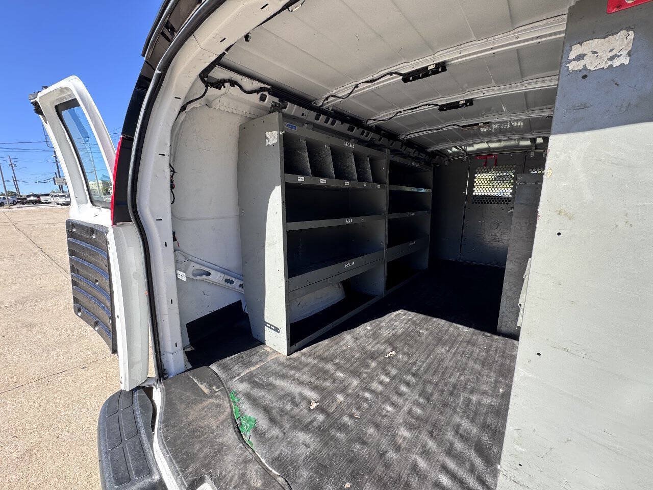 Used 2018 Chevrolet Express 3500 Extended w/ Driver Convenience Package RWD image 11