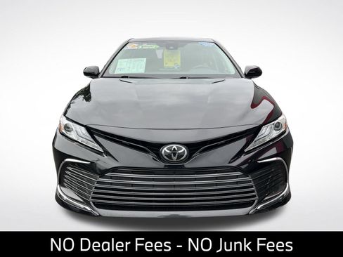 Used 2021 Toyota Camry XLE FWD image 2