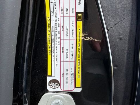 Used 2023 Chrysler Pacifica Touring-L FWD image 19