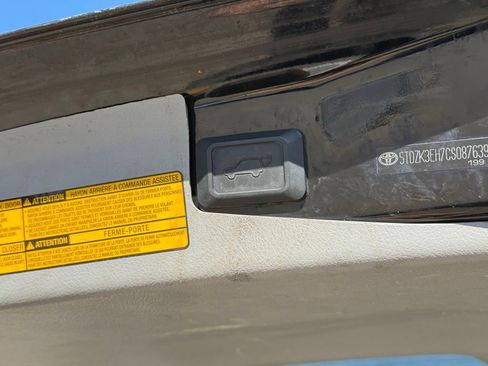 Used 2012 Toyota Highlander SE w/ Tow Pkg FWD image 27