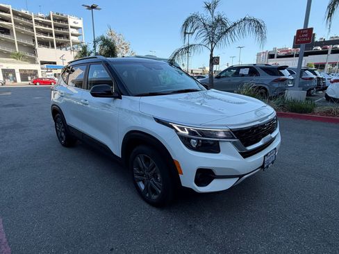 Used 2023 Kia Seltos S FWD image 5