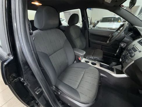 Used 2010 Ford Focus SE image 16