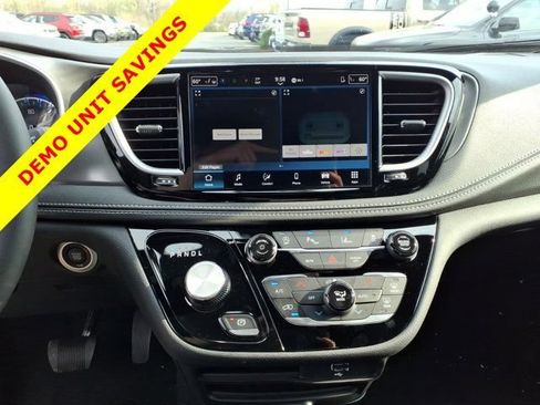 New 2026 Chrysler Pacifica Select FWD image 7