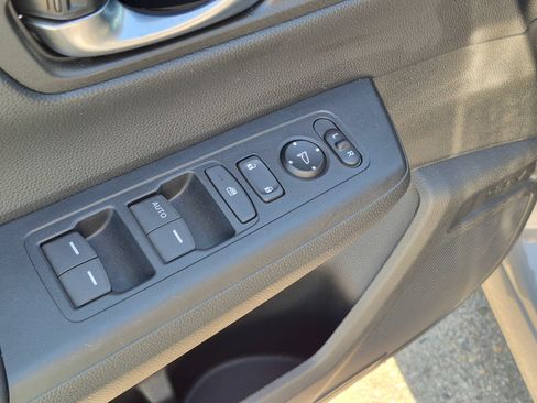 Used 2025 Honda CR-V LX image 11