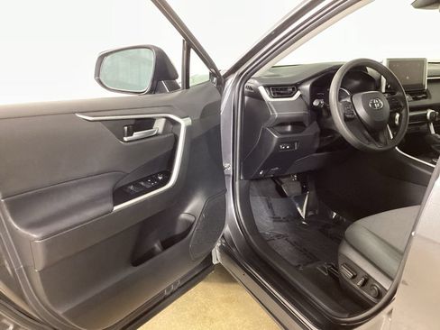 Used 2023 Toyota RAV4 XLE AWD/4WD image 9