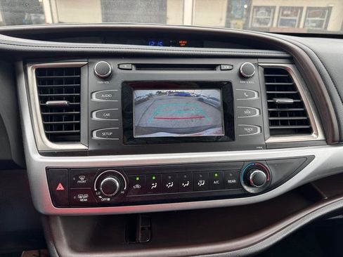 Used 2019 Toyota Highlander LE FWD image 20