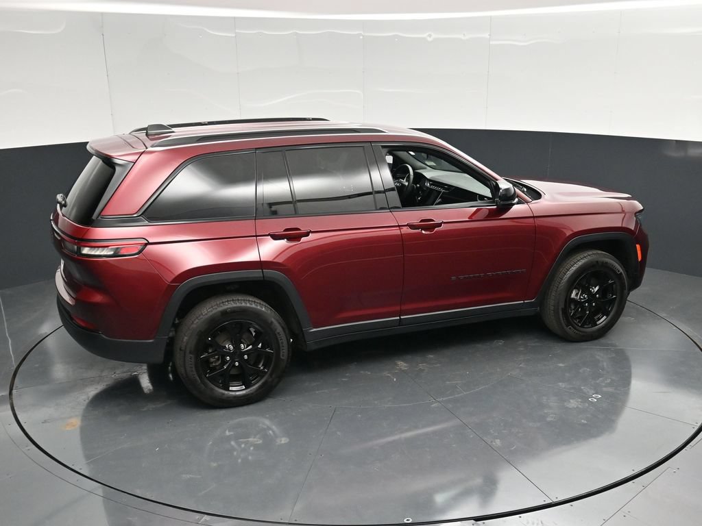 Used 2025 Jeep Grand Cherokee Altitude AWD/4WD image 44