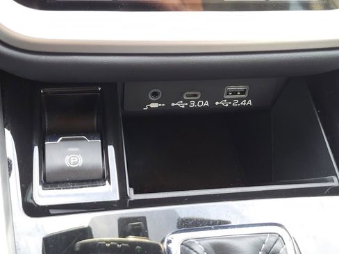 Certified 2025 Subaru Outback Limited image 26