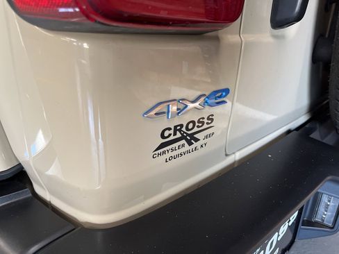 Used 2022 Jeep Wrangler Unlimited Sahara w/ Cold Weather Group image 21