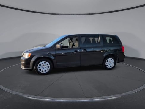 Used 2019 Dodge Grand Caravan SE w/ UConnect Hands-Free Group image 4