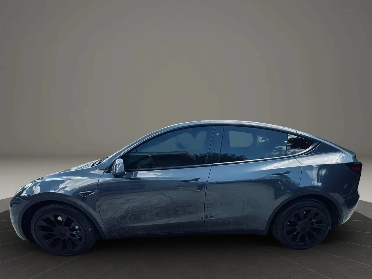 Used 2023 Tesla Model Y Long Range AWD/4WD image 2