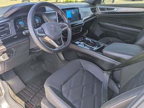 Used 2024 Volkswagen Atlas Cross Sport SE image 24