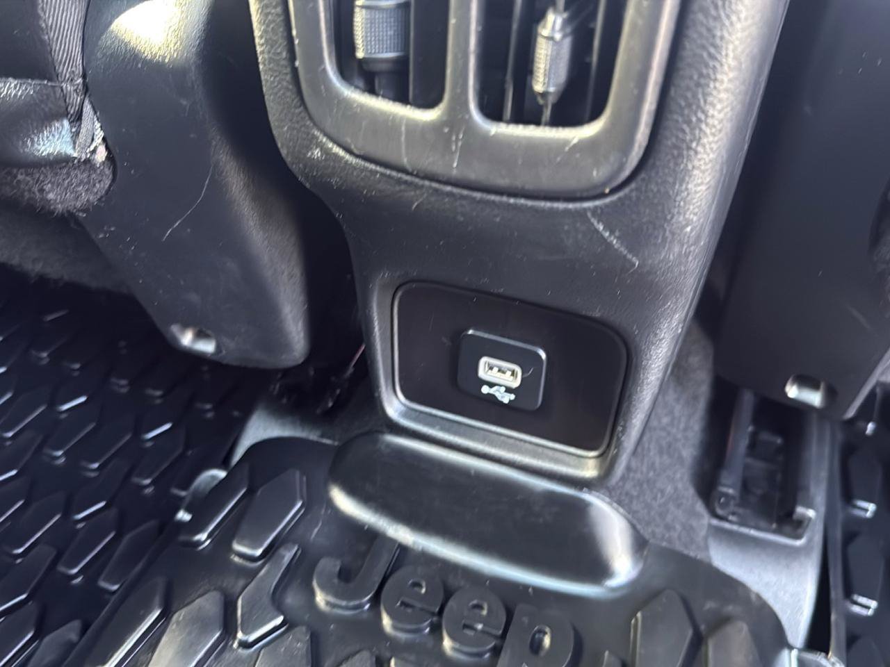 Used 2020 Jeep Compass Latitude AWD/4WD image 24