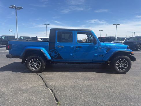 Certified 2024 Jeep Gladiator Sport image 4