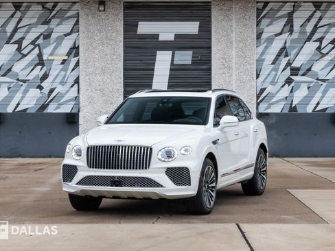 Used 2025 Bentley Bentayga image 5