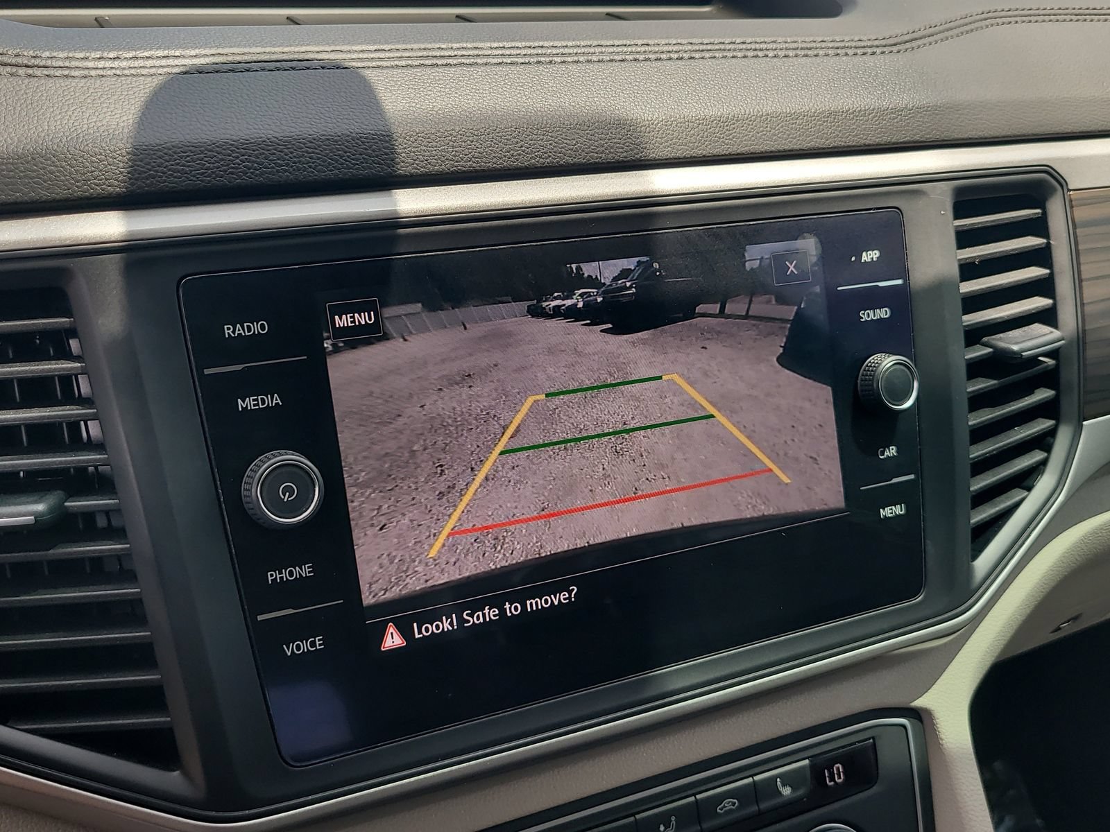 Used 2021 Volkswagen Atlas SE w/ Towing Package FWD image 21