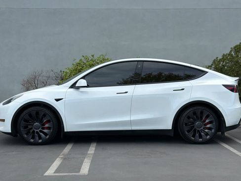 Used 2022 Tesla Model Y Performance AWD/4WD image 9