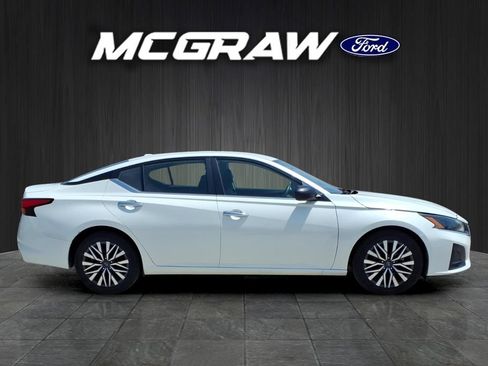 Used 2024 Nissan Altima 2.5 SV FWD image 4