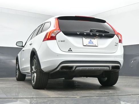 Used 2017 Volvo V60 T5 Cross Country Platinum AWD/4WD image 16
