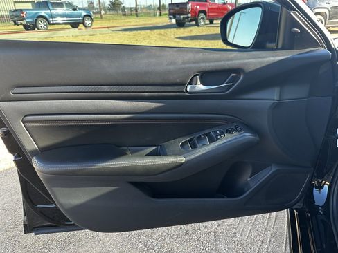 Used 2021 Nissan Altima 2.5 SR image 12