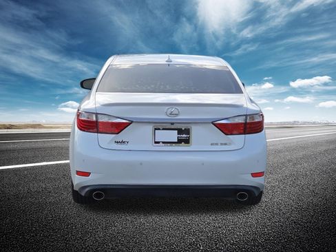 Used 2014 Lexus ES 350 w/ Luxury Package FWD image 17