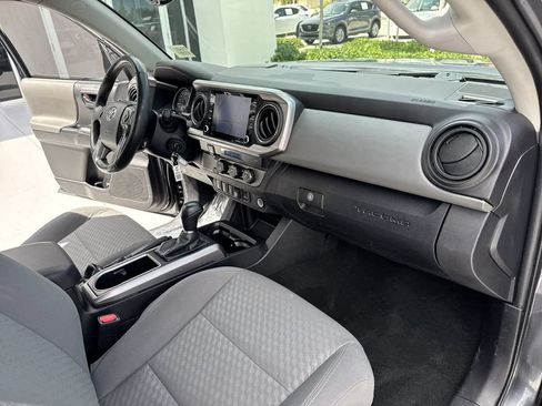 Used 2022 Toyota Tacoma SR5 RWD image 32