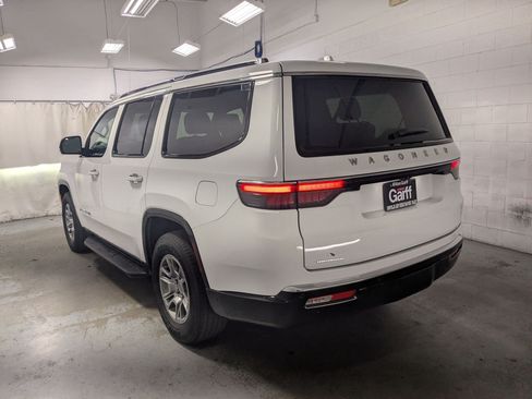 Used 2023 Jeep Wagoneer 4WD w/ Convenience Group I image 9