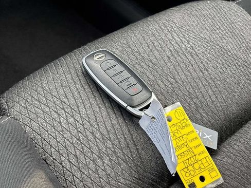 Used 2024 Nissan Rogue SV FWD image 25