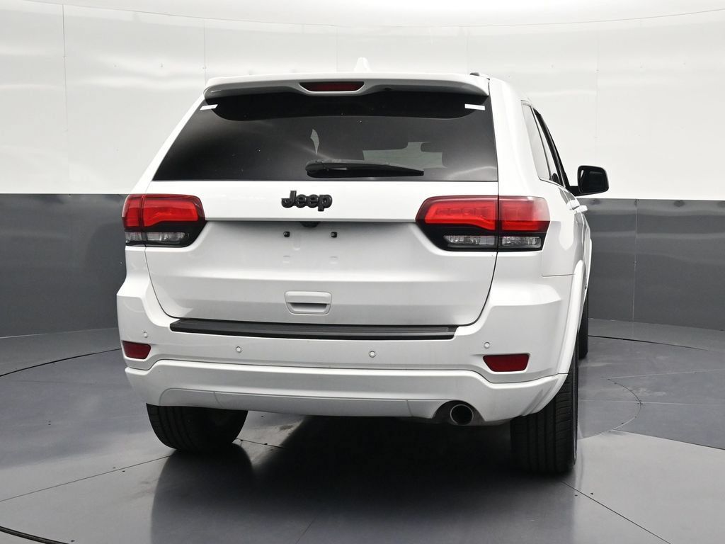 Used 2021 Jeep Grand Cherokee Laredo X RWD image 2