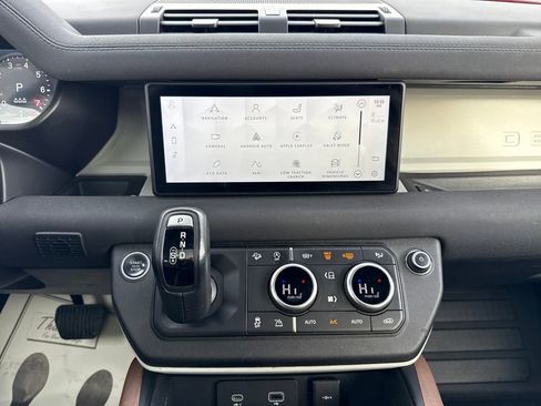 Used 2022 Land Rover Defender 110 SE image 23