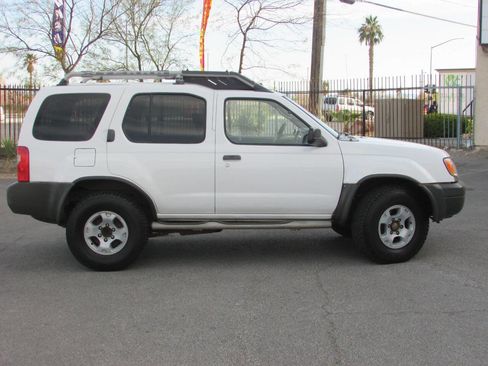 Used 2000 Nissan Xterra XE image 3