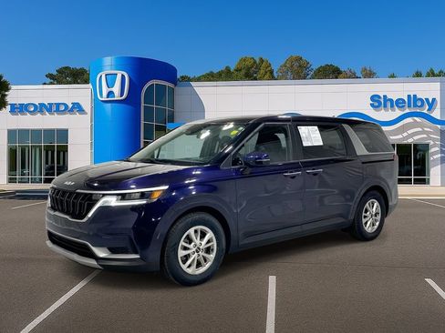 Used 2024 Kia Carnival LX image 4