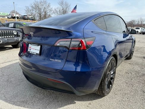 Used 2023 Tesla Model Y Performance image 3