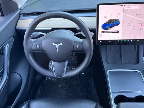 Used 2021 Tesla Model Y Long Range image 14