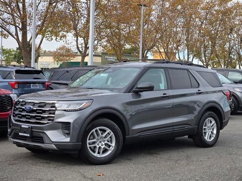 New 2026 Ford Explorer Active image 2