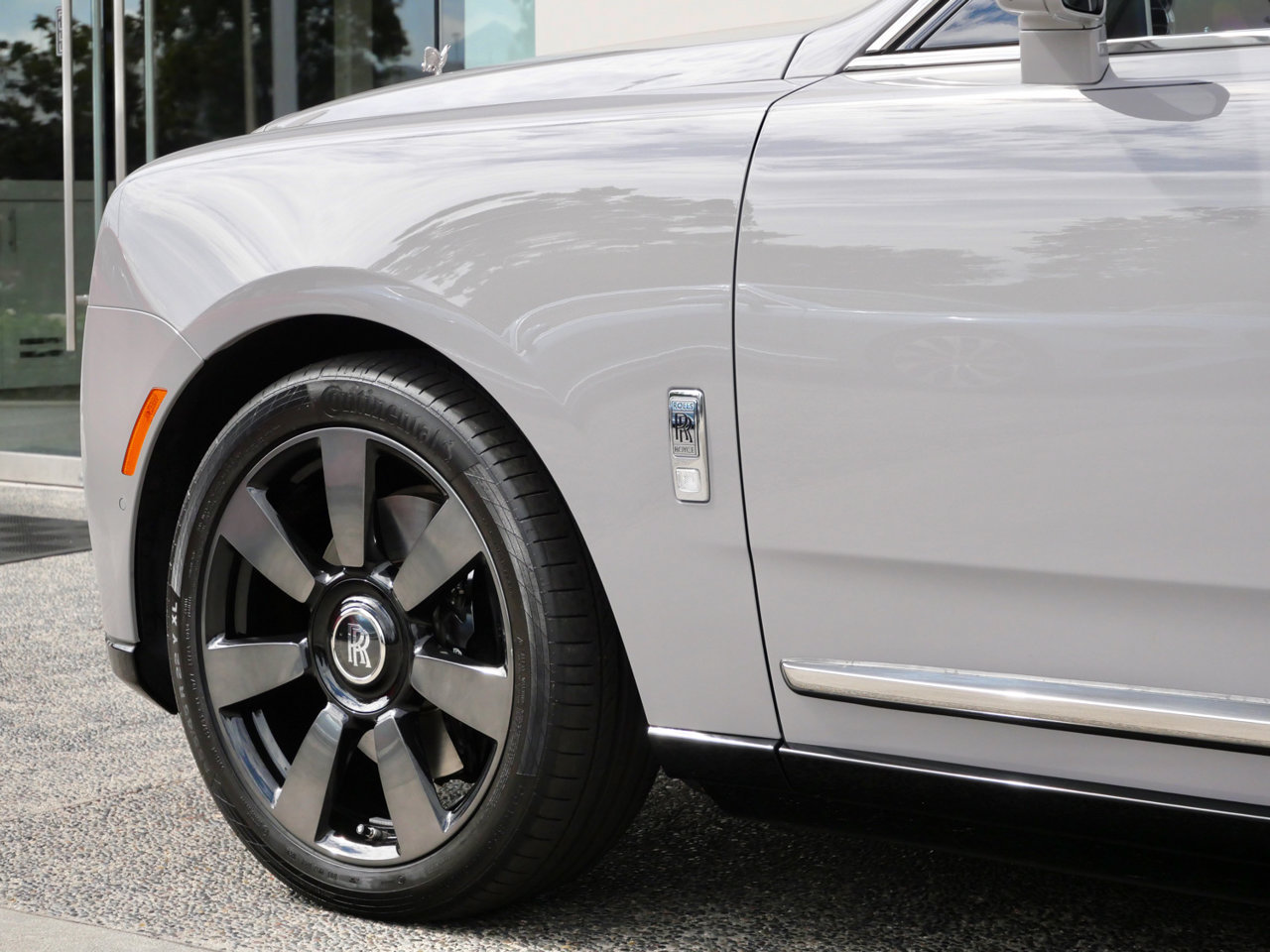 Used 2025 Rolls-Royce Cullinan AWD/4WD image 23