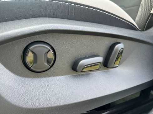 New 2026 Volkswagen Taos SE AWD/4WD image 9