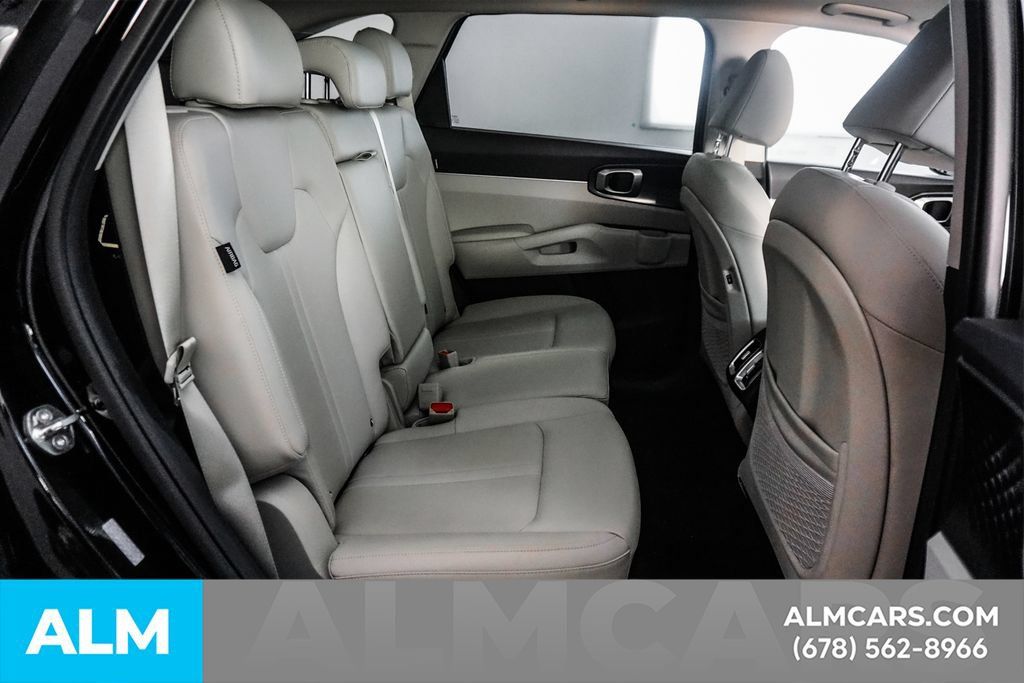 Used 2025 Kia Sorento S w/ Panoramic Sunroof Package FWD image 15