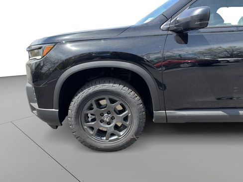 Used 2025 Honda Pilot TrailSport image 19