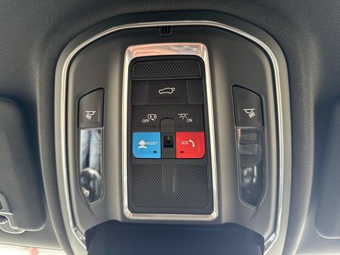 Used 2025 Jeep Grand Cherokee Altitude AWD/4WD image 44