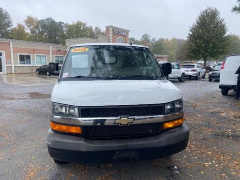 Used 2018 Chevrolet Express 2500 image 5