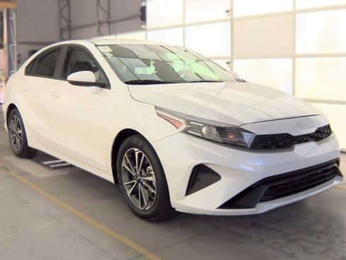 Used 2024 Kia Forte LXS FWD image 2