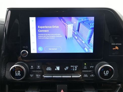 Used 2023 Toyota Highlander LE image 22