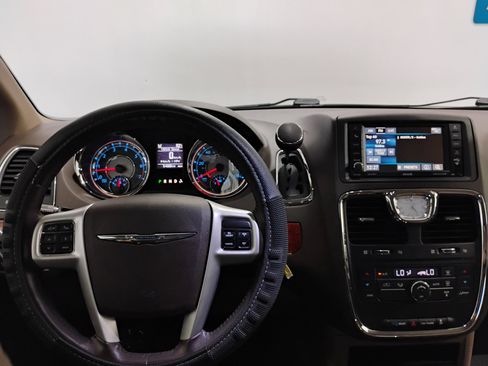 Used 2016 Chrysler Town & Country Touring image 70