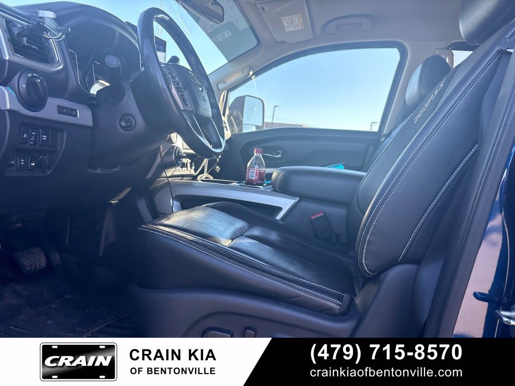 Used 2017 Nissan Titan PRO-4X w/ Pro-4x Convenience Package AWD/4WD image 8