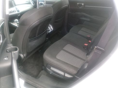 Used 2023 Kia Sorento LX FWD image 6