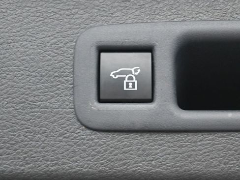 Used 2025 Toyota Sienna XLE w/ XLE Plus Package image 32