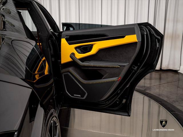 Used 2025 Lamborghini Urus SE AWD/4WD image 50