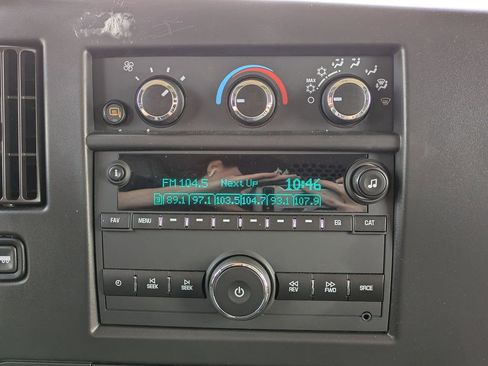 Used 2024 Chevrolet Express 2500 RWD image 17