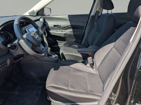 New 2025 Nissan Kicks Play S image 17